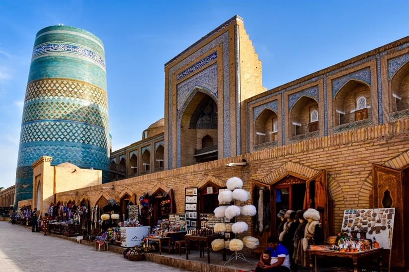 The Kalta Minor minaret above souvenir stalls at golden hour